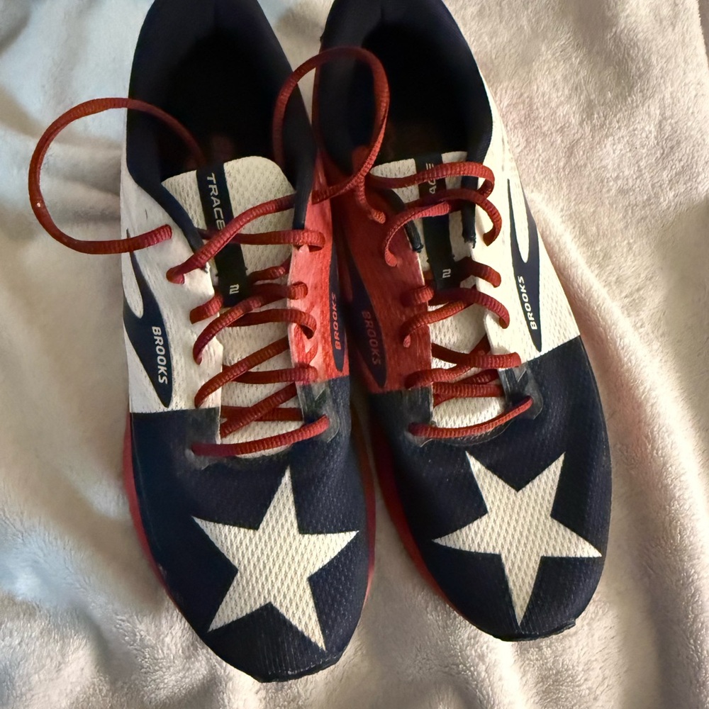 Brooks Sneakers with Star Design - Navy, Red, and White